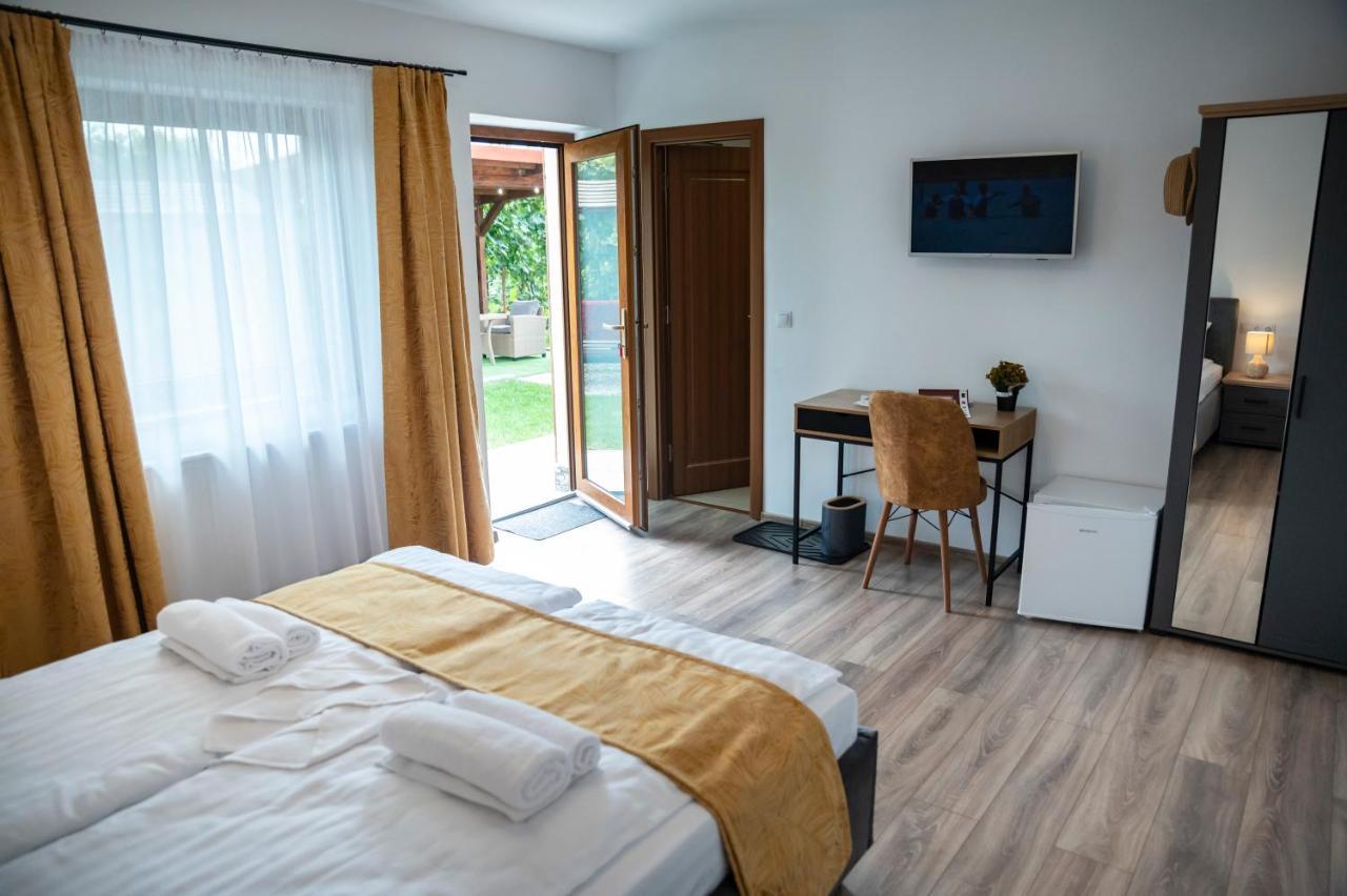 Magda Garden Hotel Cîrţişoara Bagian luar foto